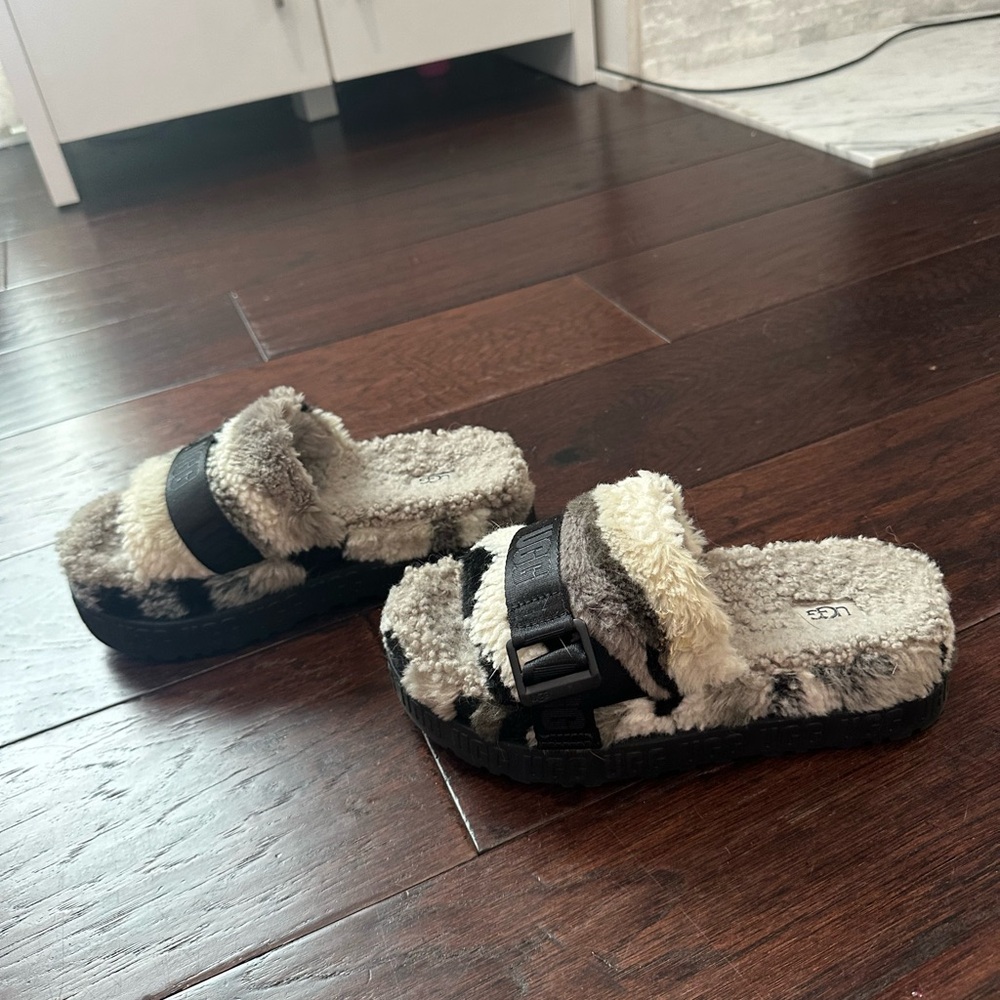 UGG, platform slippers, size 8